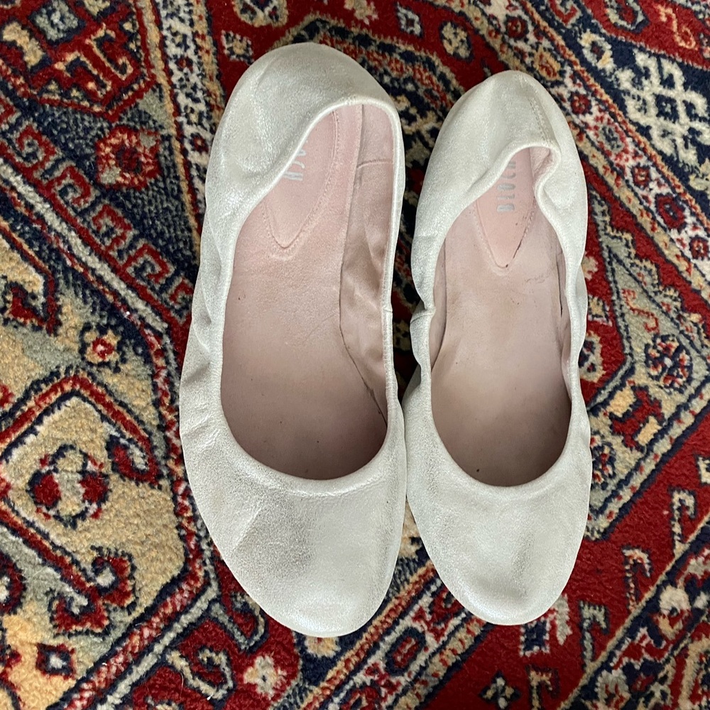 Bloch Ballerina Silver Flats size: 8